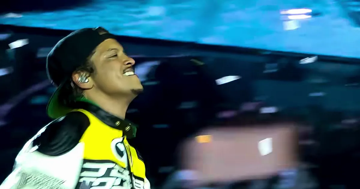 Bruno Mars net worth, performing APT. live at SoFi Stadium